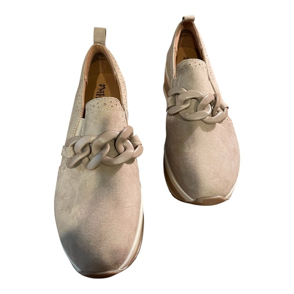 Women's Beige Platform Loafers - New, Mad Love Women’s size 8 - Picture 3 of 4